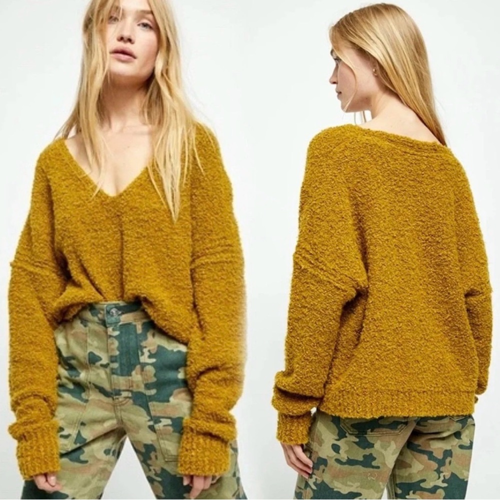 Free People Finders Keepers Sweater
Boucle Knit V-Neck Slouchy Boho Moss
Green M
